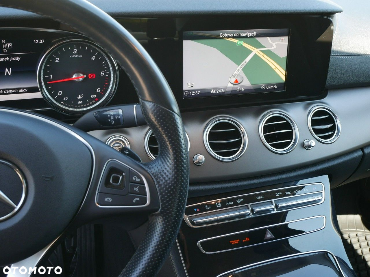 Mercedes-Benz Klasa E 220 d 9G-TRONIC - 17