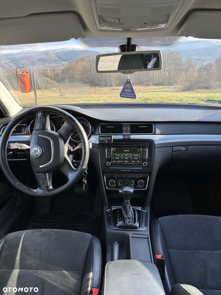 Skoda Superb 2.0 TDI Elegance DSG - 9