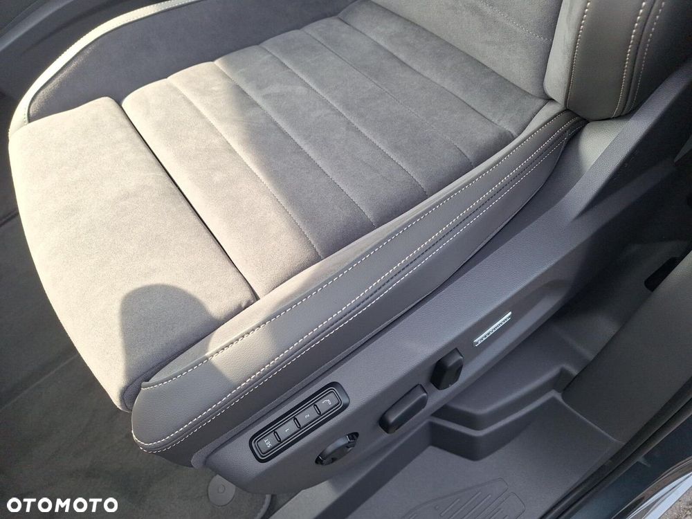 Volkswagen Multivan - 12