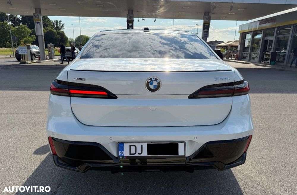 BMW Seria 7 740d xDrive MHEV - 27