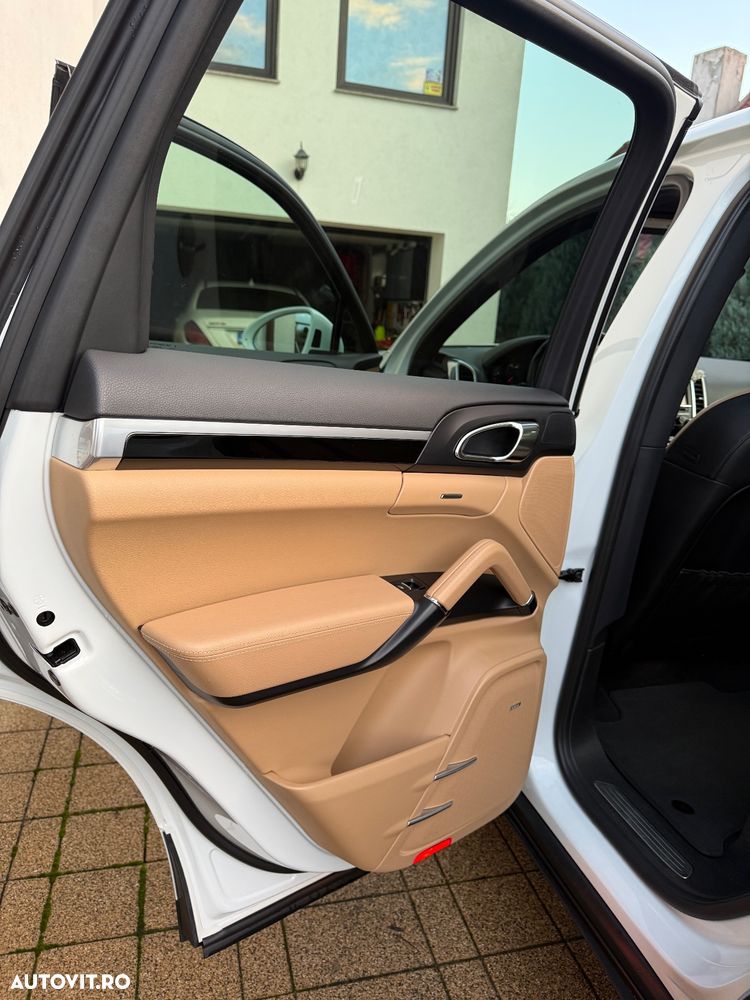 Porsche Cayenne 3.0 L V6 - 11