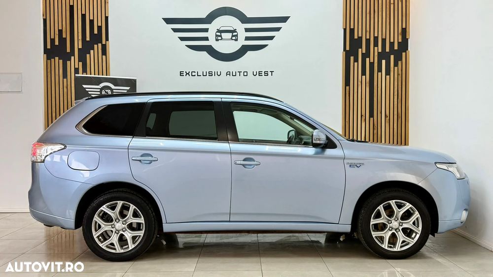 Mitsubishi Outlander 2.0 4WD Plug-In Hybrid - 13