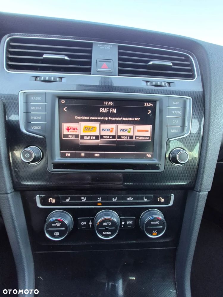 Volkswagen Golf - 32