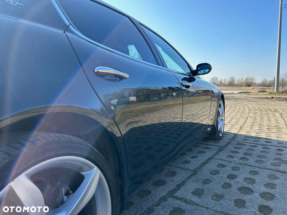 Maserati Quattroporte - 5