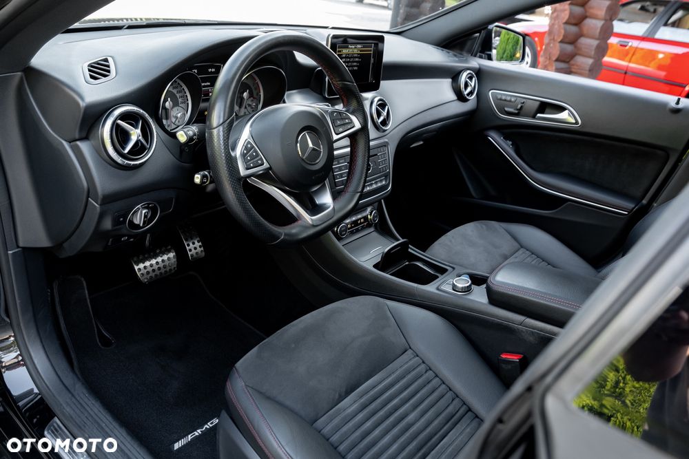 Mercedes-Benz CLA 250 7G-DCT AMG Line - 18