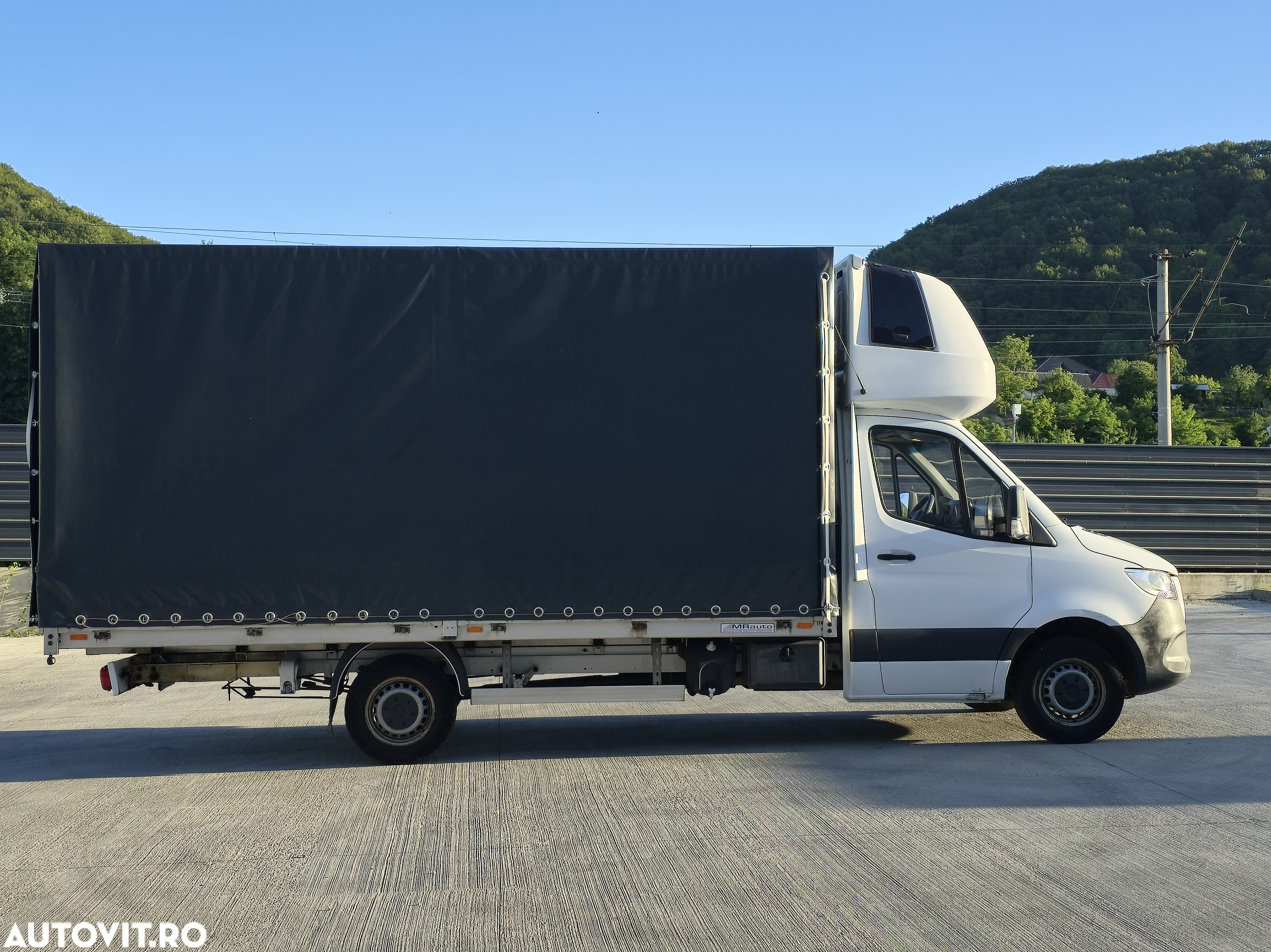 Mercedes-Benz Sprinter - 11