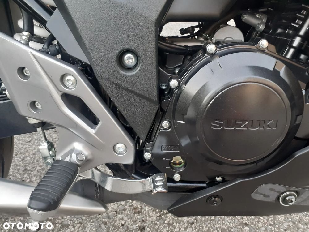 Suzuki GSX - 6