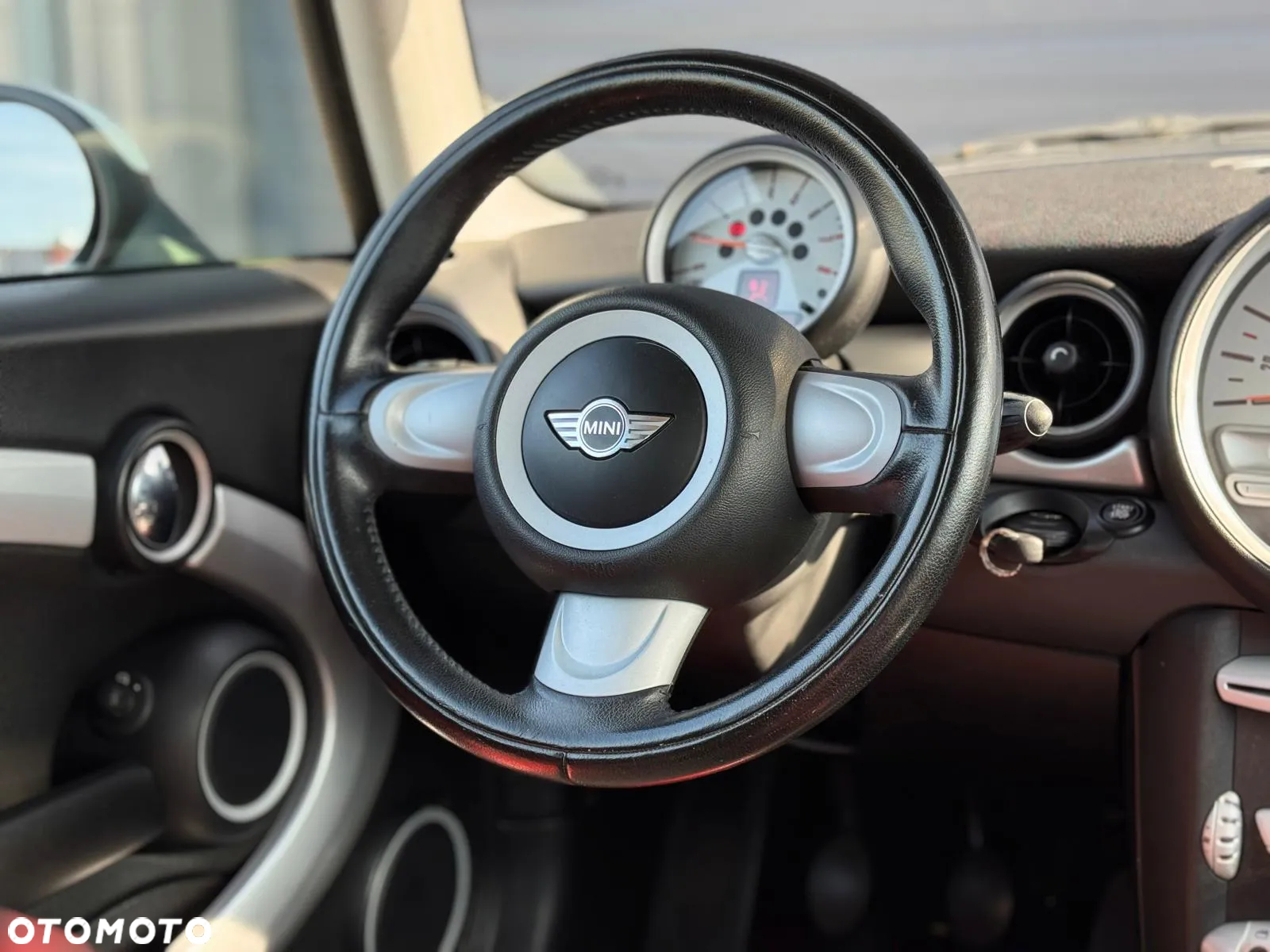 MINI Cooper Standard - 24
