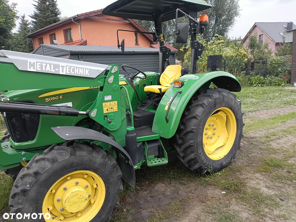 John Deere 5050E - 3