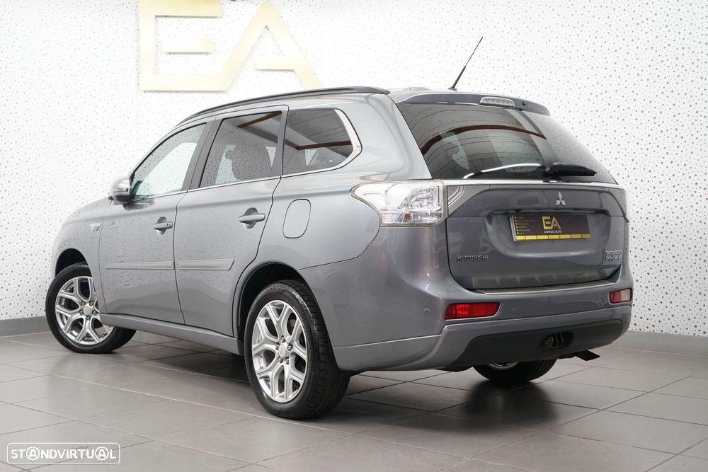 Mitsubishi Outlander 2.0 4WD Plus - 4