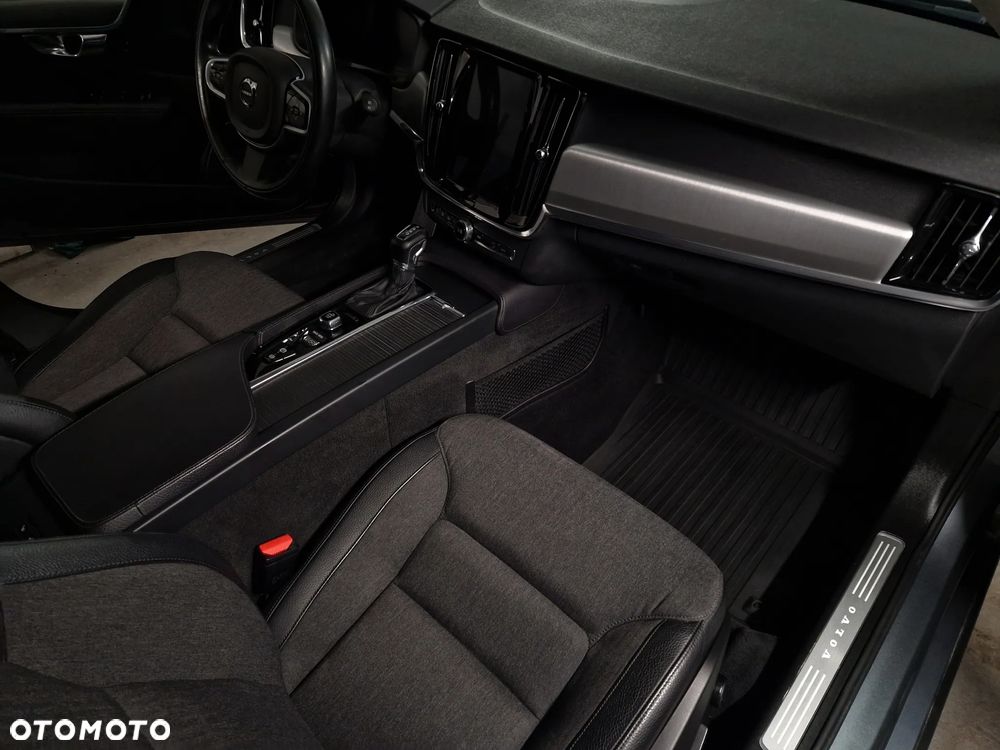 Volvo V90 D4 AWD Geartronic Momentum Pro - 19
