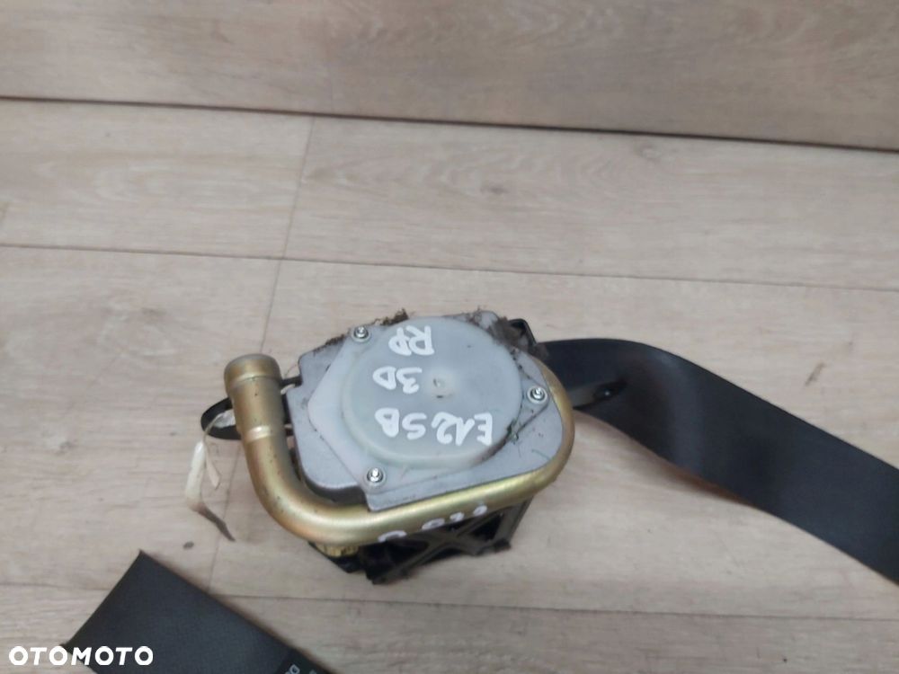 Toyota Corolla E12 pas bezpieczeństwa prawy przód 3D - 4