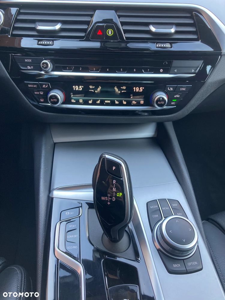 BMW Seria 5 520d xDrive - 14