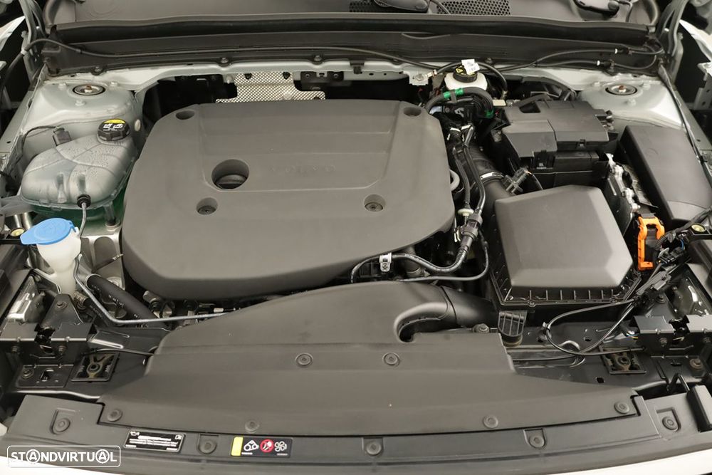 Volvo XC 40 2.0 B3 Essential - 24