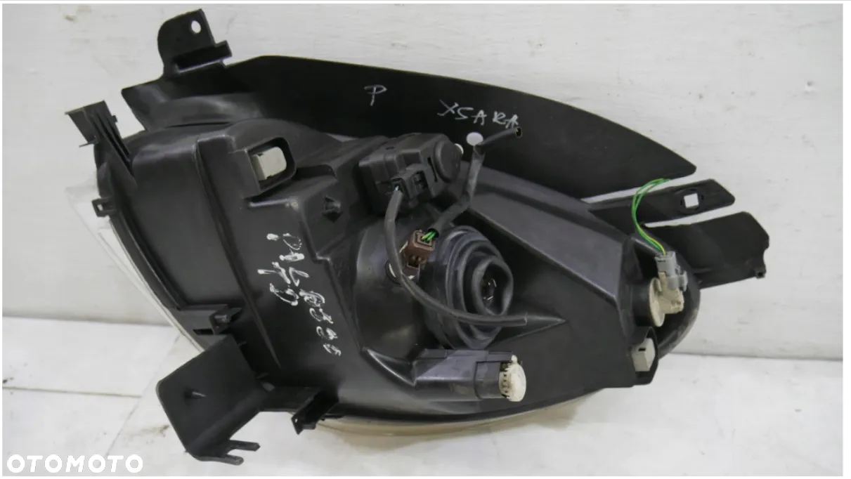 XSARA PICASSO LIFT LAMPA PRAWA EUROPA - 2