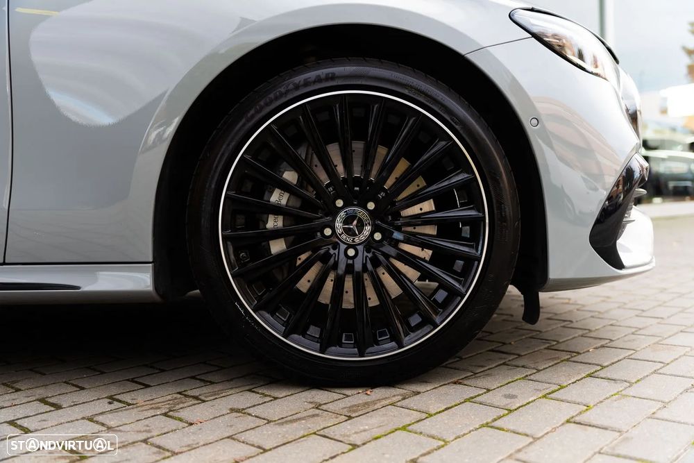 Mercedes-Benz E 300 e AMG Line - 36