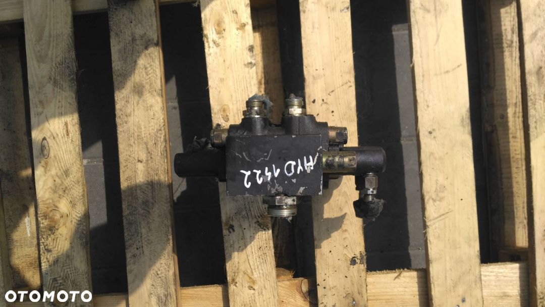 Rozdzielacz 3 sekcyjny Nordhydraulic Kramer 320 318 - 1