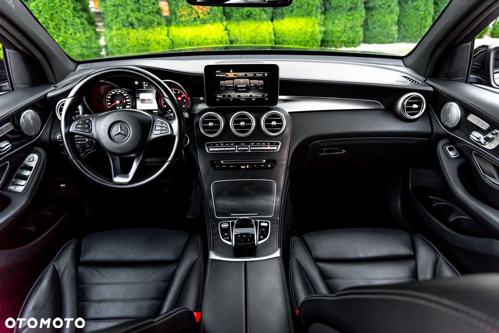 Mercedes-Benz GLC 250 4Matic 9G-TRONIC AMG Line - 32