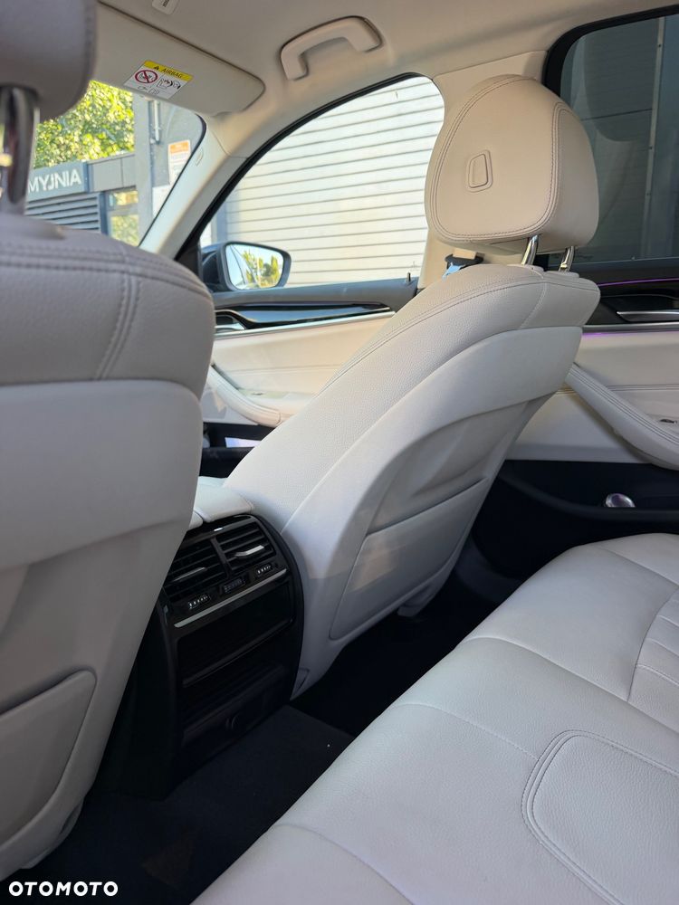 BMW Seria 5 520i - 29