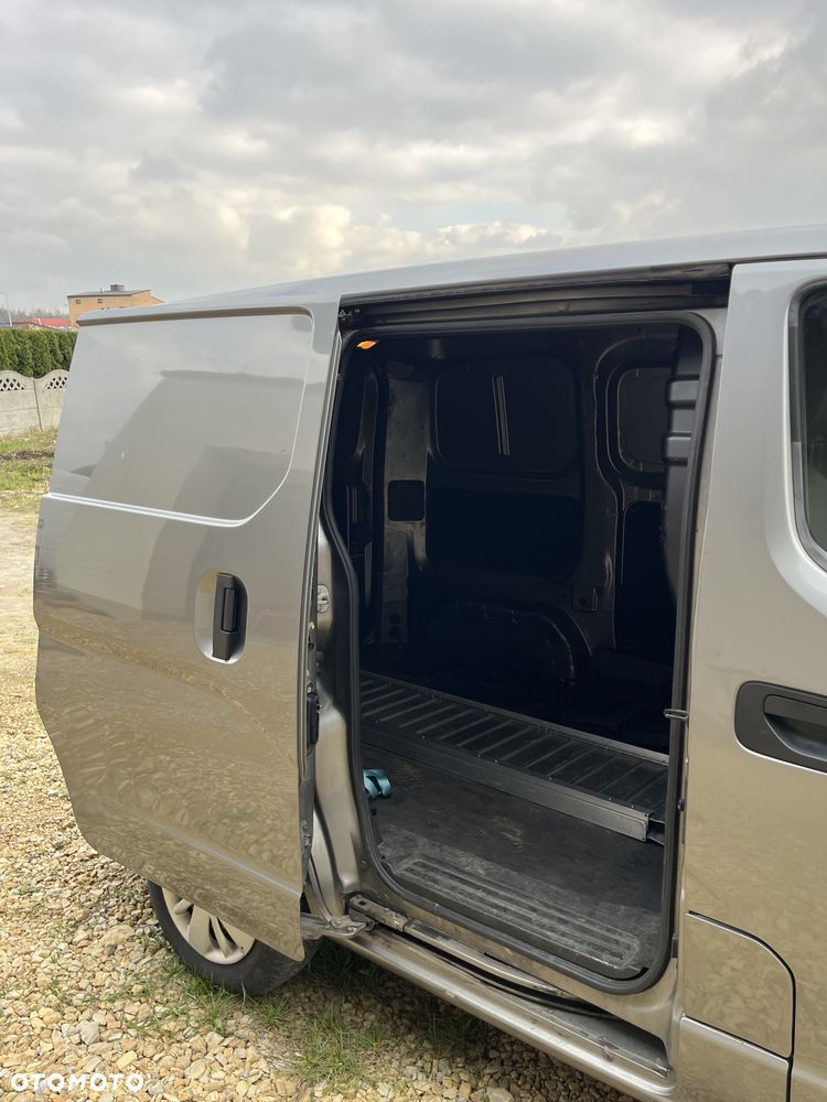 Nissan NV200 - 10