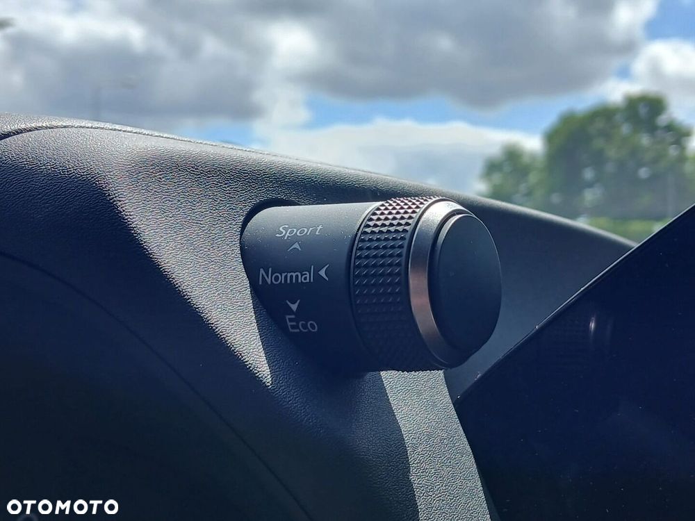 Lexus UX 300h F Sport Design - 31