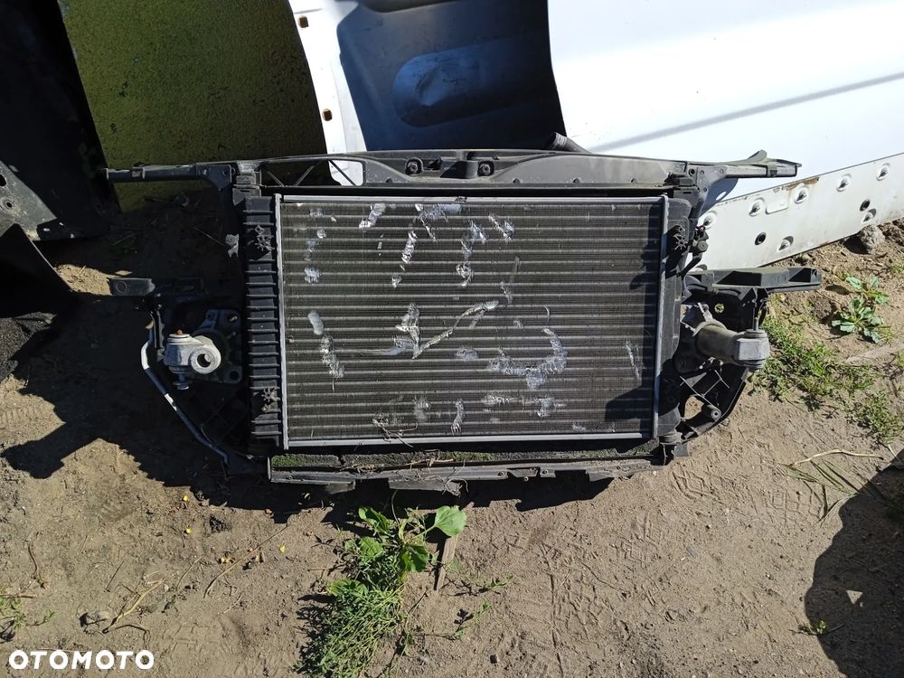 PAS PRZEDNI WZMOCNIENIE CHŁODNIC WENTYLATORY AUDI A4 B6 2.0 B