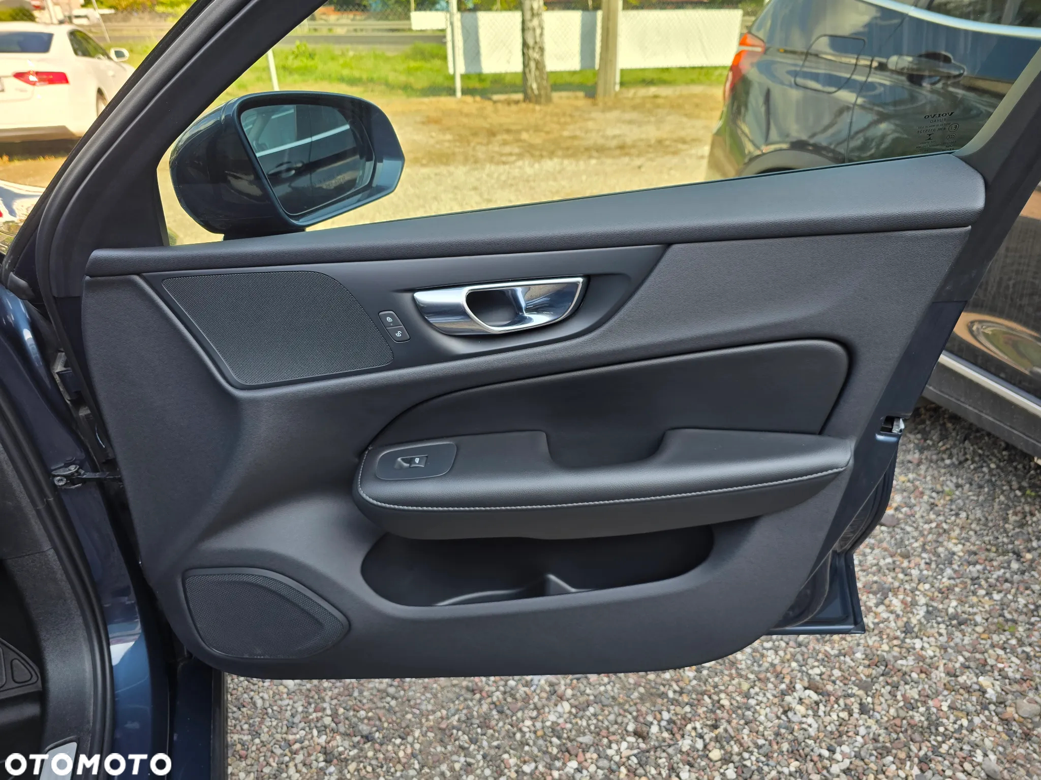 Volvo S60 T6 AWD Momentum Pro - 37