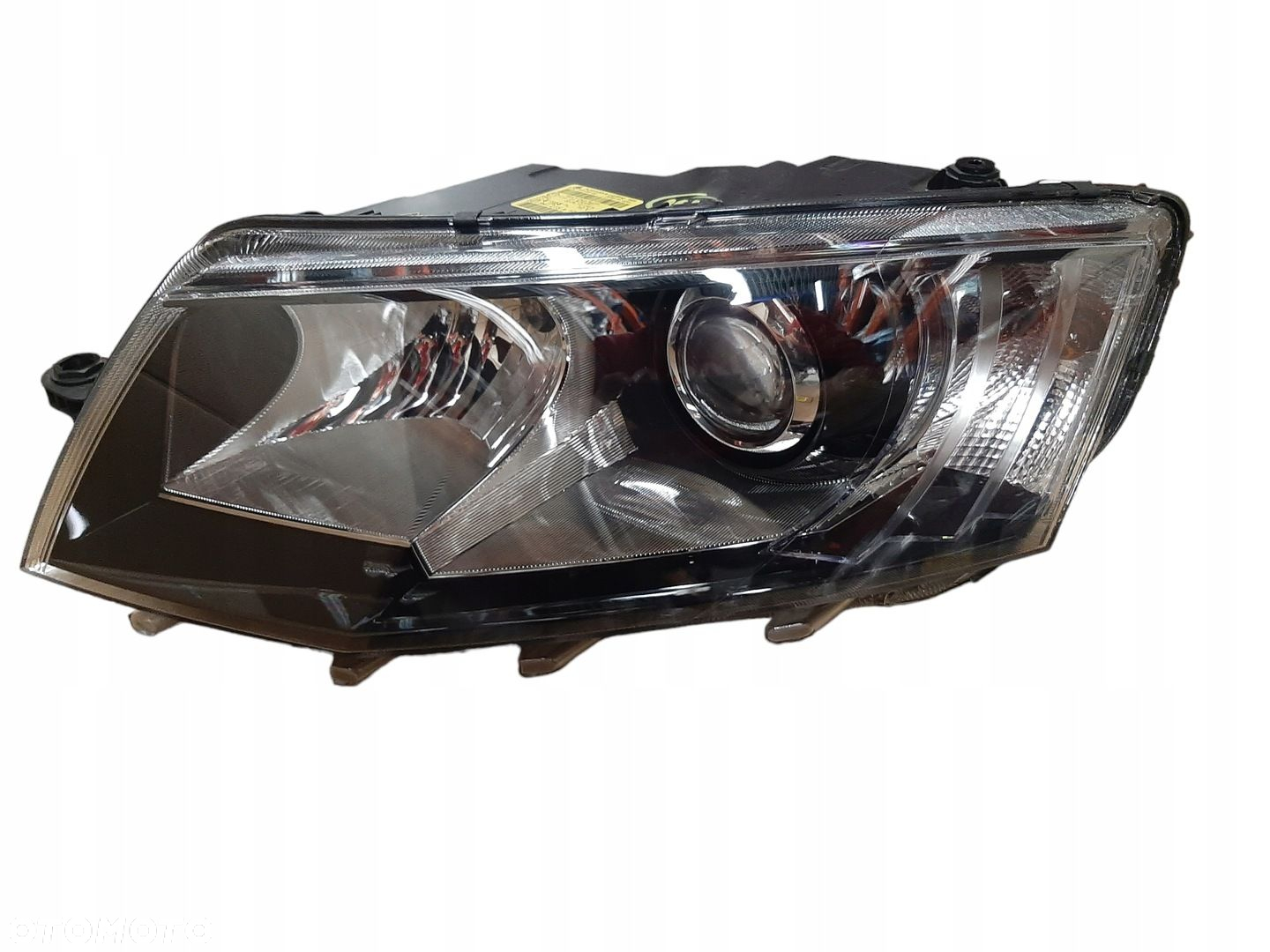 SKODA OCTAVIA 3 2014-2018 REFLEKTOR LAMPA LEWA XENON 5E1941015A - 2