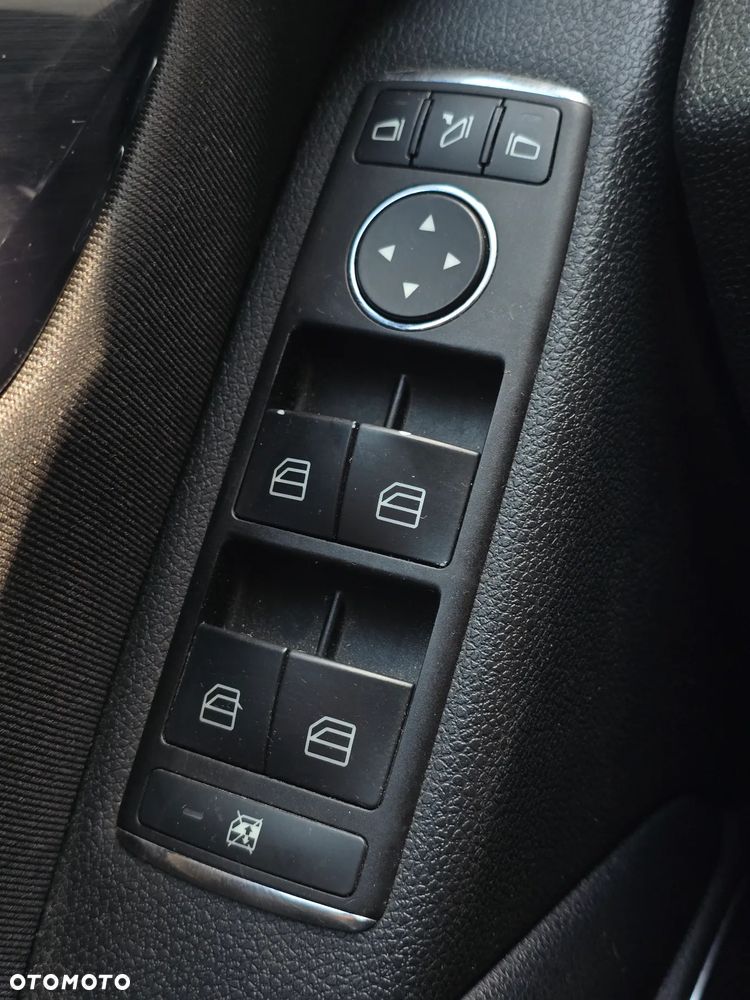 Mercedes-Benz Klasa C 200 CDI Elegance - 33