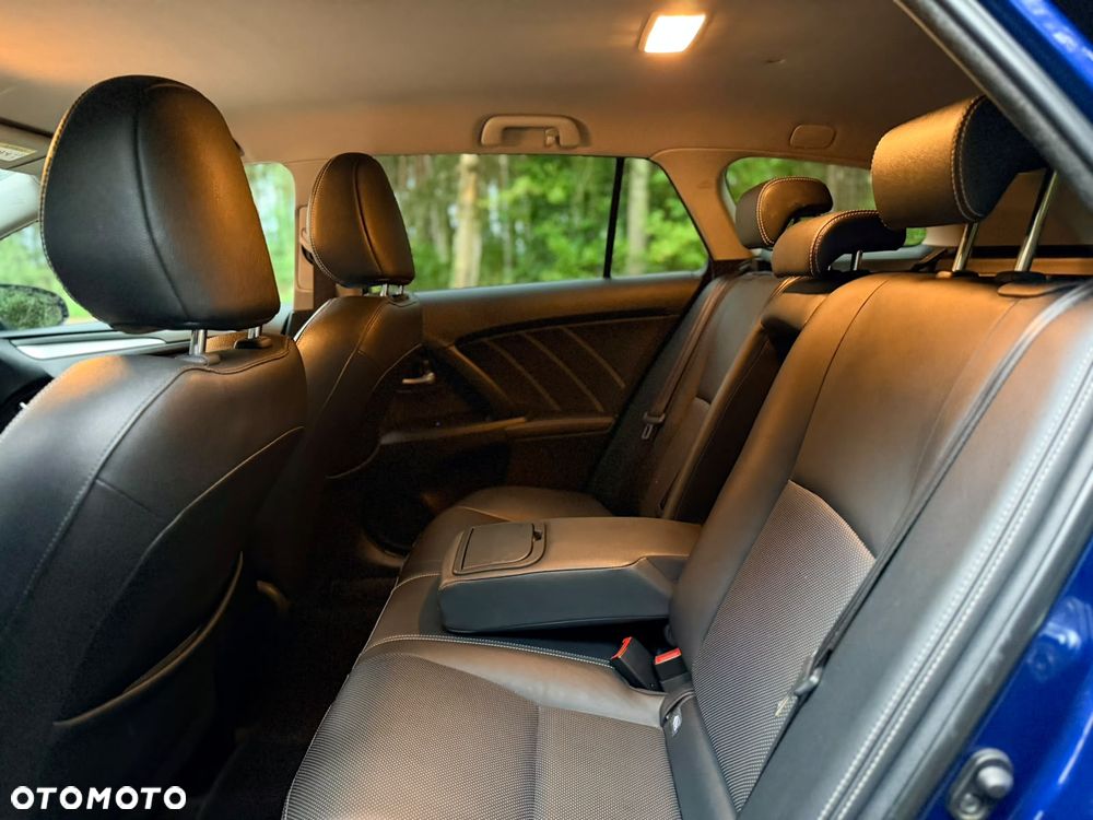 Toyota Avensis 2.0 Premium MS - 16
