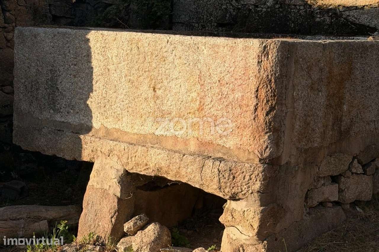 Quinta em Pedra para Recuperar com 3.190 m² na Beira Alta – Um refú...