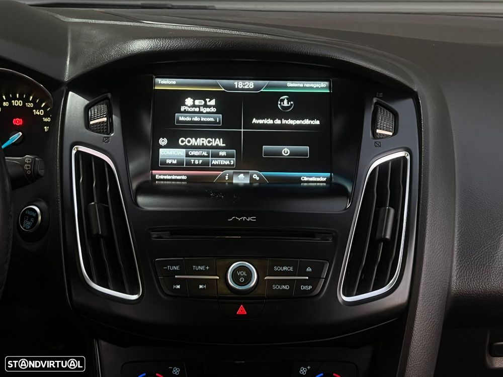 Ford Focus 1.0 EcoBoost Titanium - 12