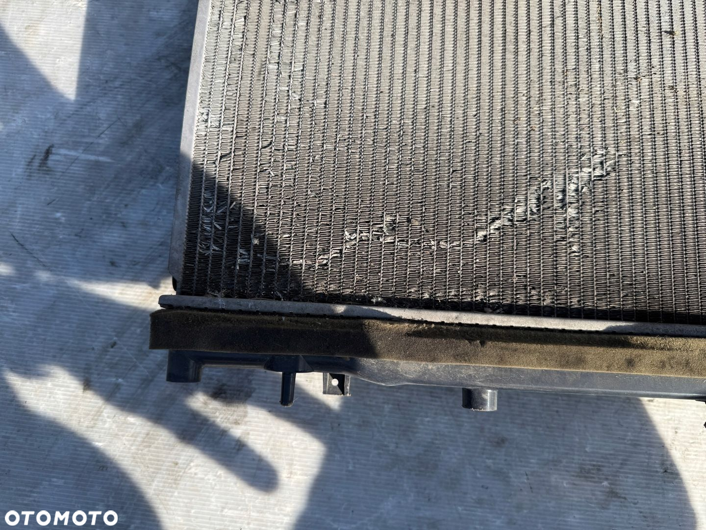 CHŁODNICA WODY Z WENTYLATOREM SUBARU LEGACY 110531 - 5