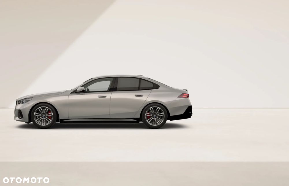 BMW Seria 5 520i mHEV - 8