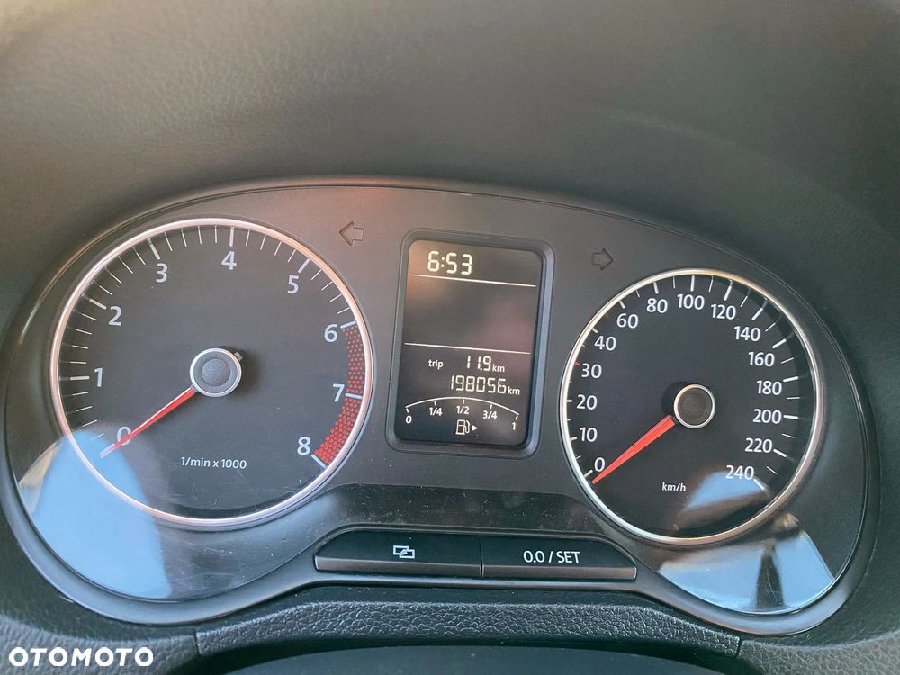 Volkswagen Polo 1.4 16V Comfortline - 22