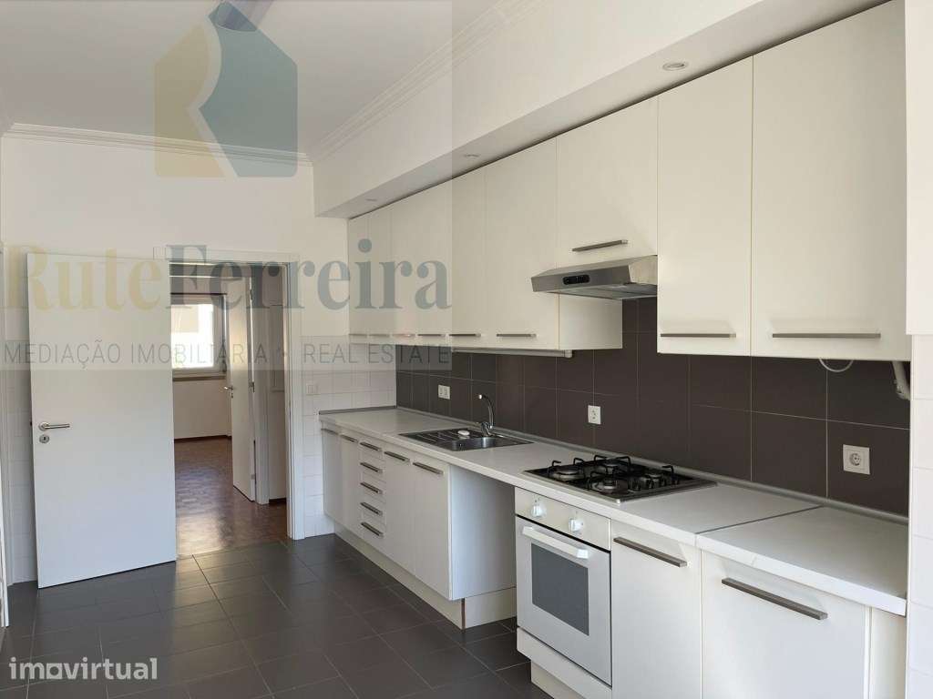 Apartamento T3 remodelado no Centro da Cidade de Torres Vedras !! - Grande imagem: 2/24