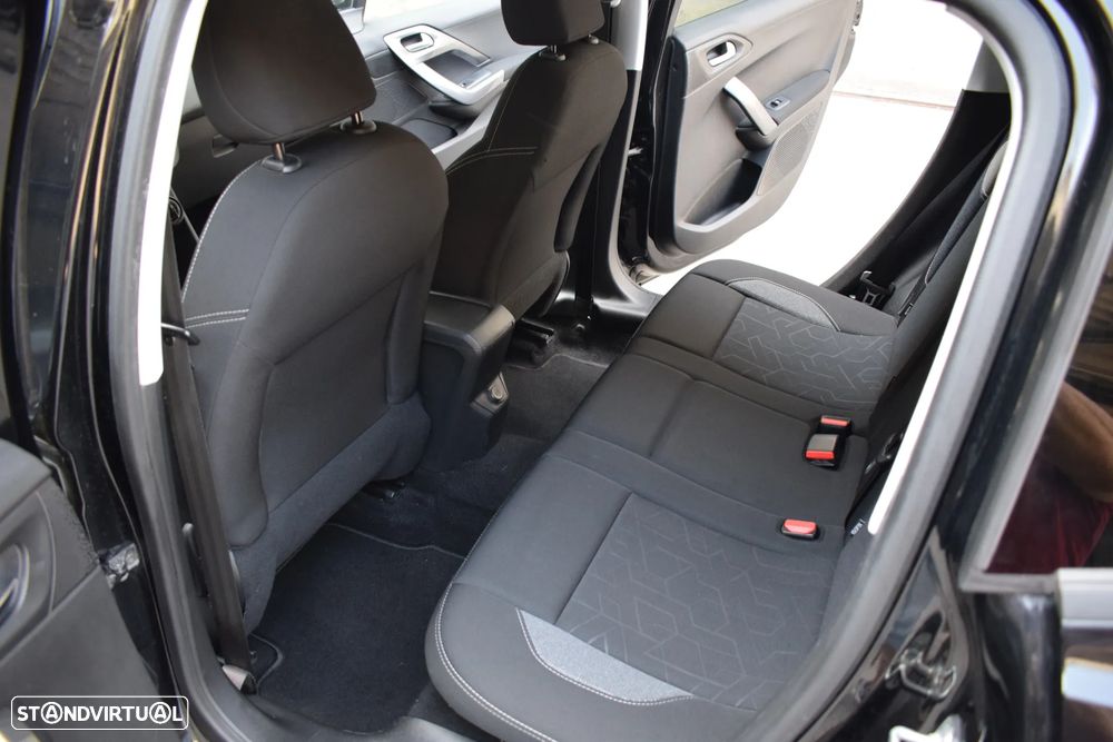 Peugeot 2008 1.6 BlueHDi Style - 31