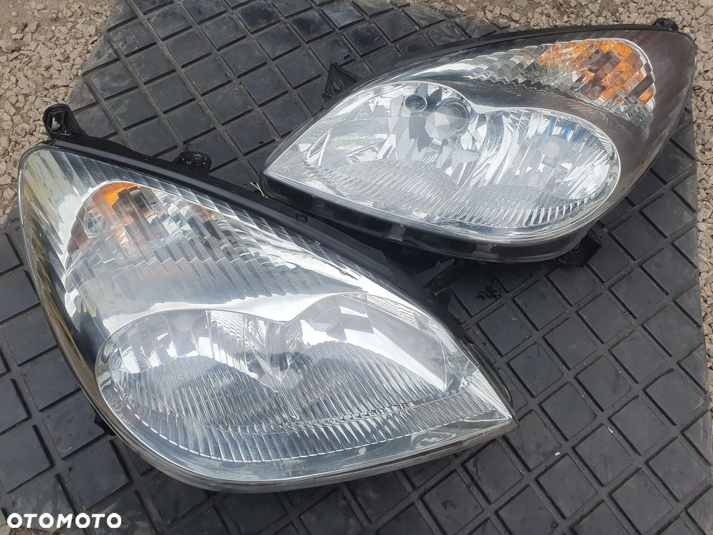 CITROEN C5 KOMPLET LAMP PRZEDNICH REFLEKTORY JAK NOWE TYC EUROPA - 1