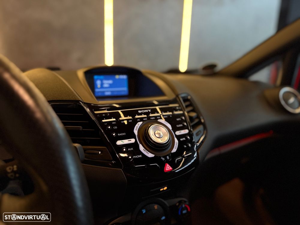 Ford Fiesta 1.6 EcoBoost c/ Pack Pele Desportiva ST - 16