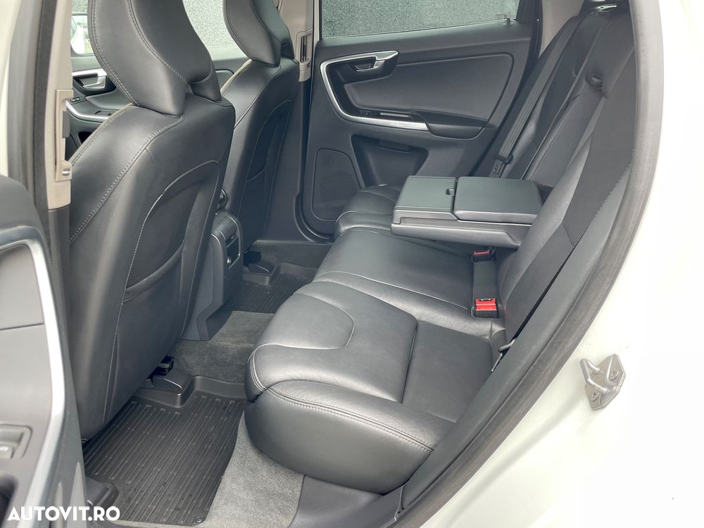 Volvo XC 60 D5 AWD Aut. Momentum - 8
