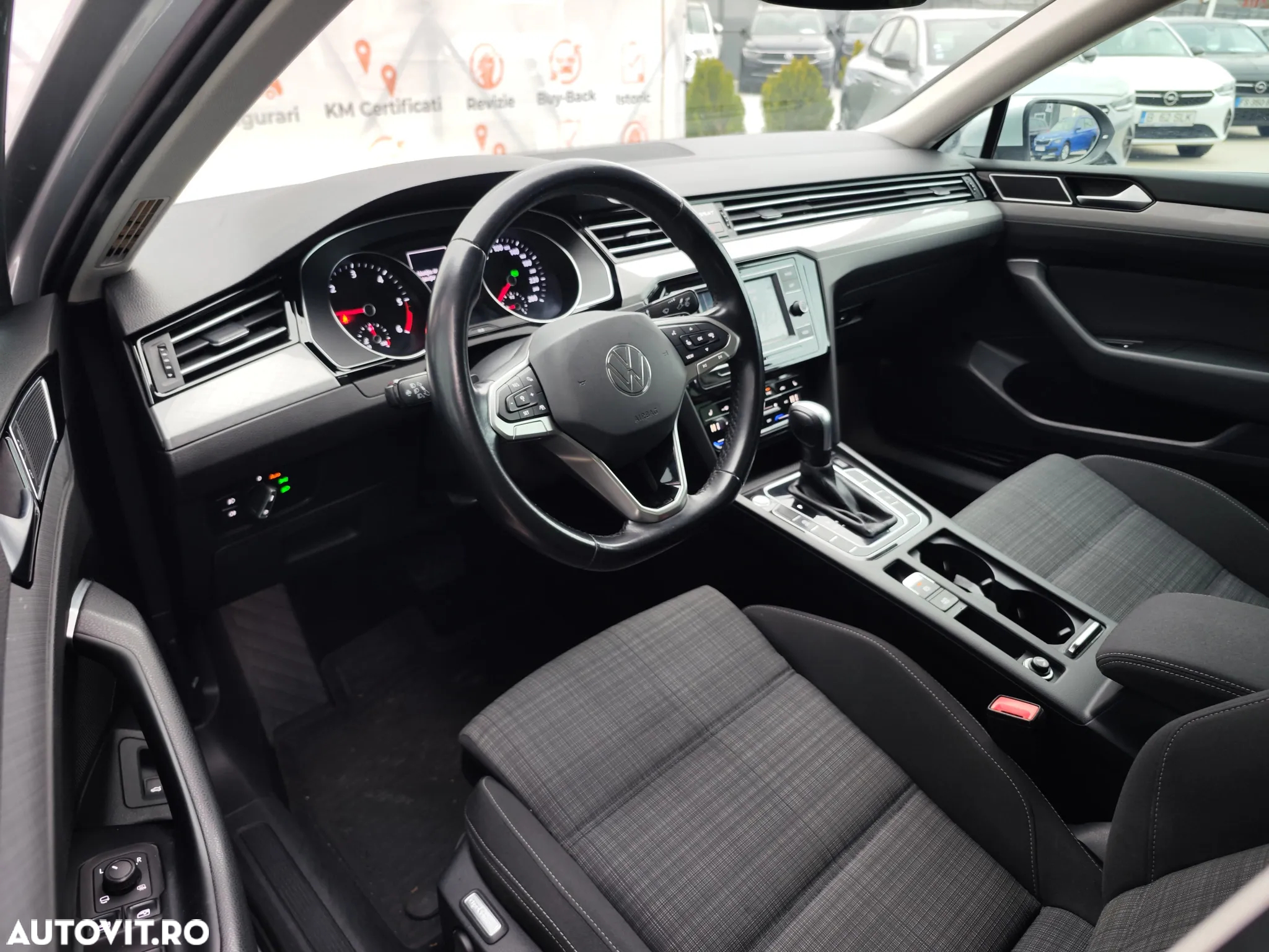Volkswagen Passat - 12