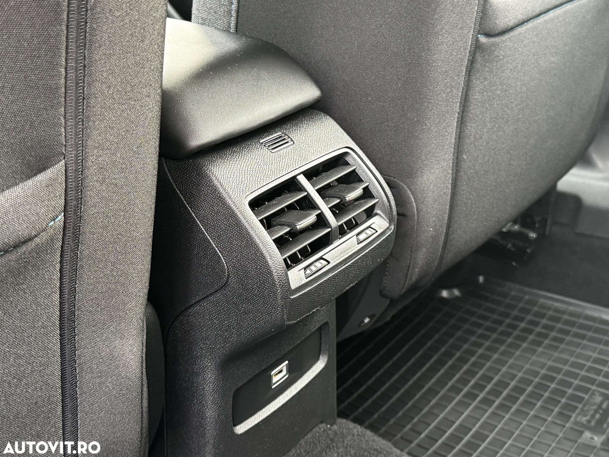 Citroën C4 1.2 PureTech S&S EAT8 Shine - 30
