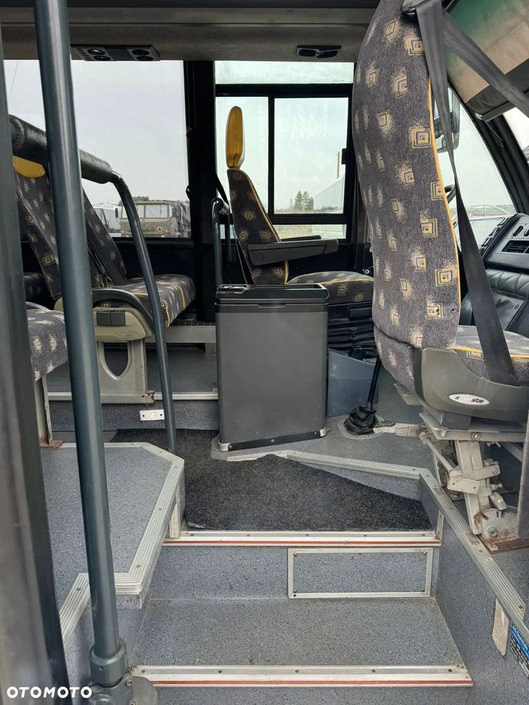 Mercedes-Benz VARIO 818D - 10