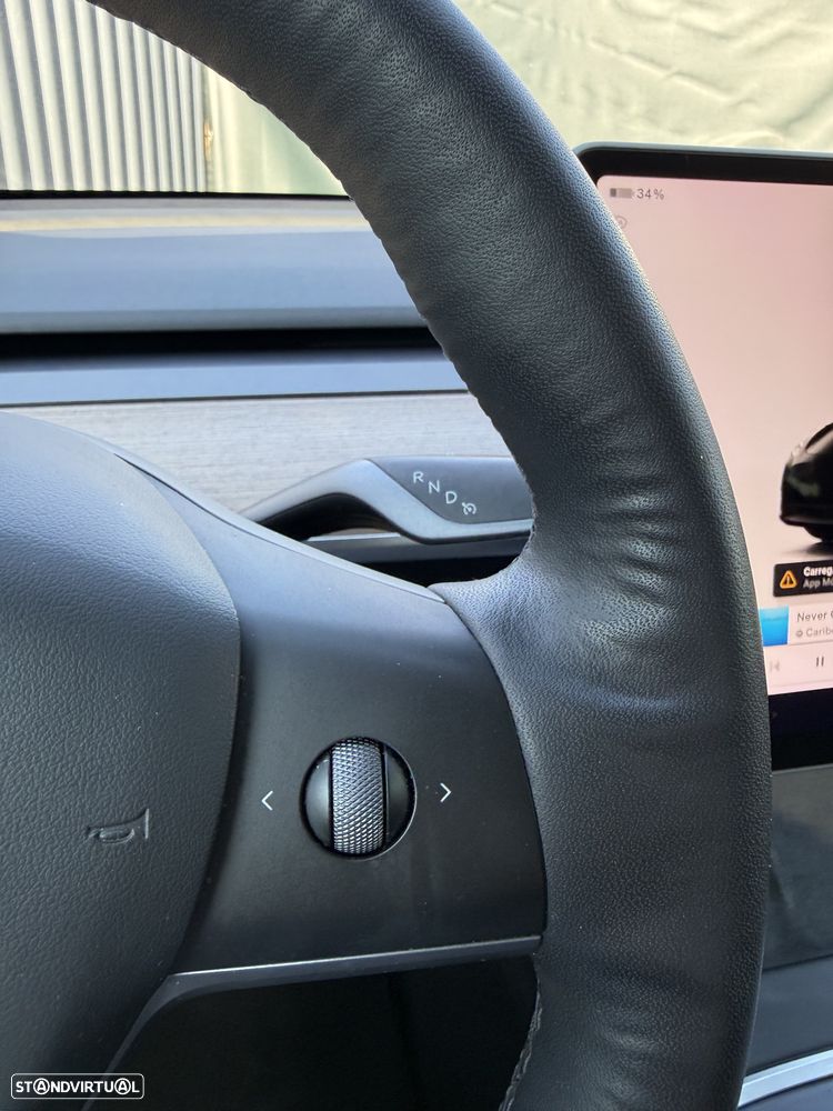 Tesla Model Y - 35