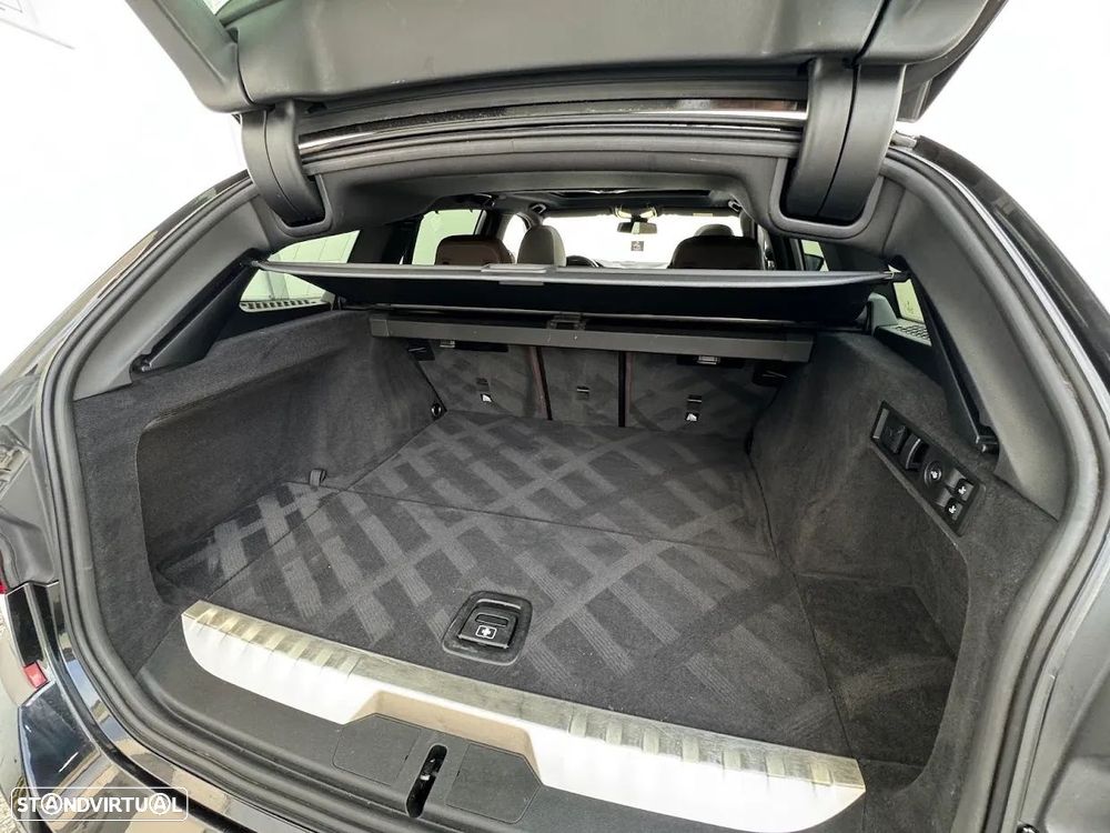 BMW 320 e Aut. M Sport - 22