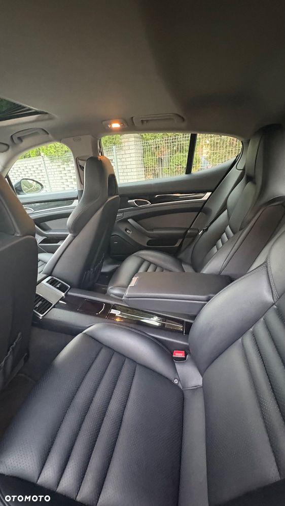Porsche Panamera PDK - 32