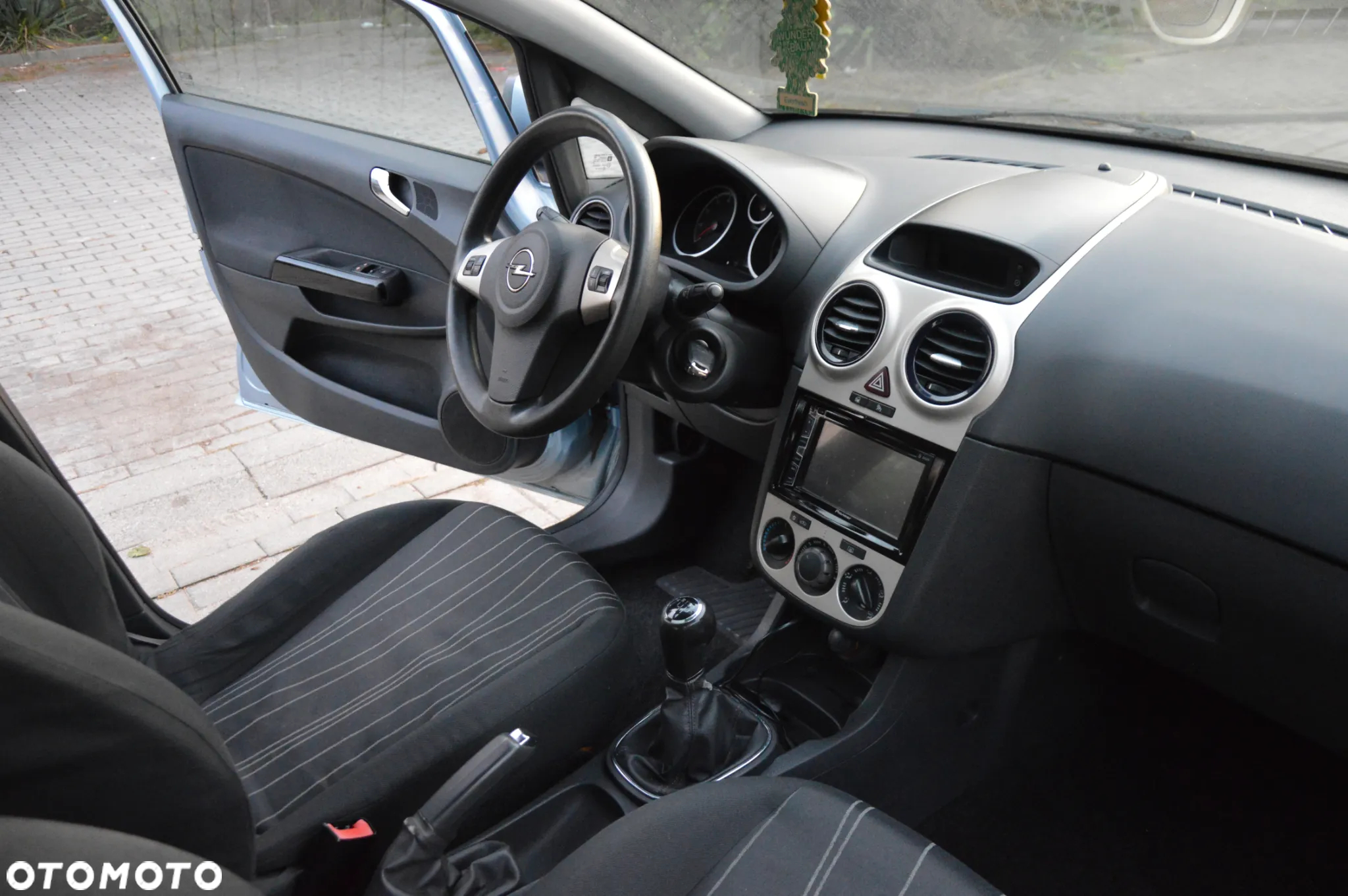 Opel Corsa 1.2 16V Enjoy - 11