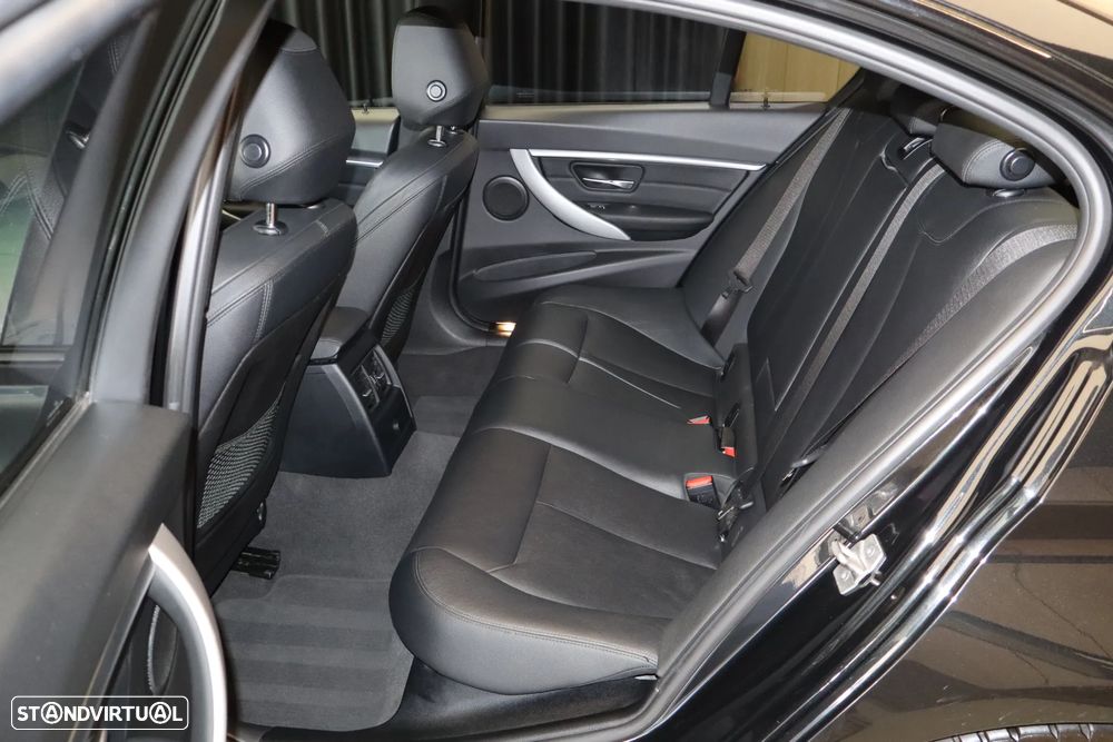 BMW 330 e iPerformance Pack M - 16