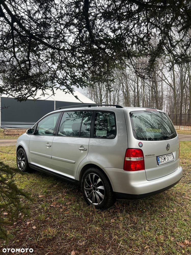 Volkswagen Touran - 4