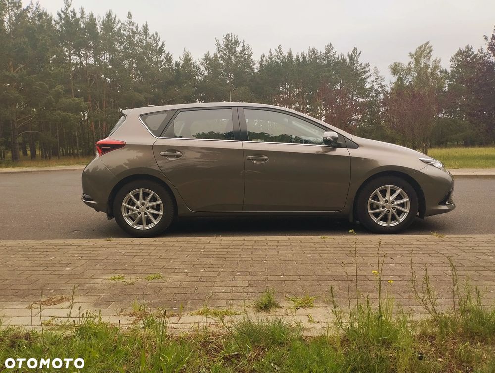 Toyota Auris 1.6 Premium - 6